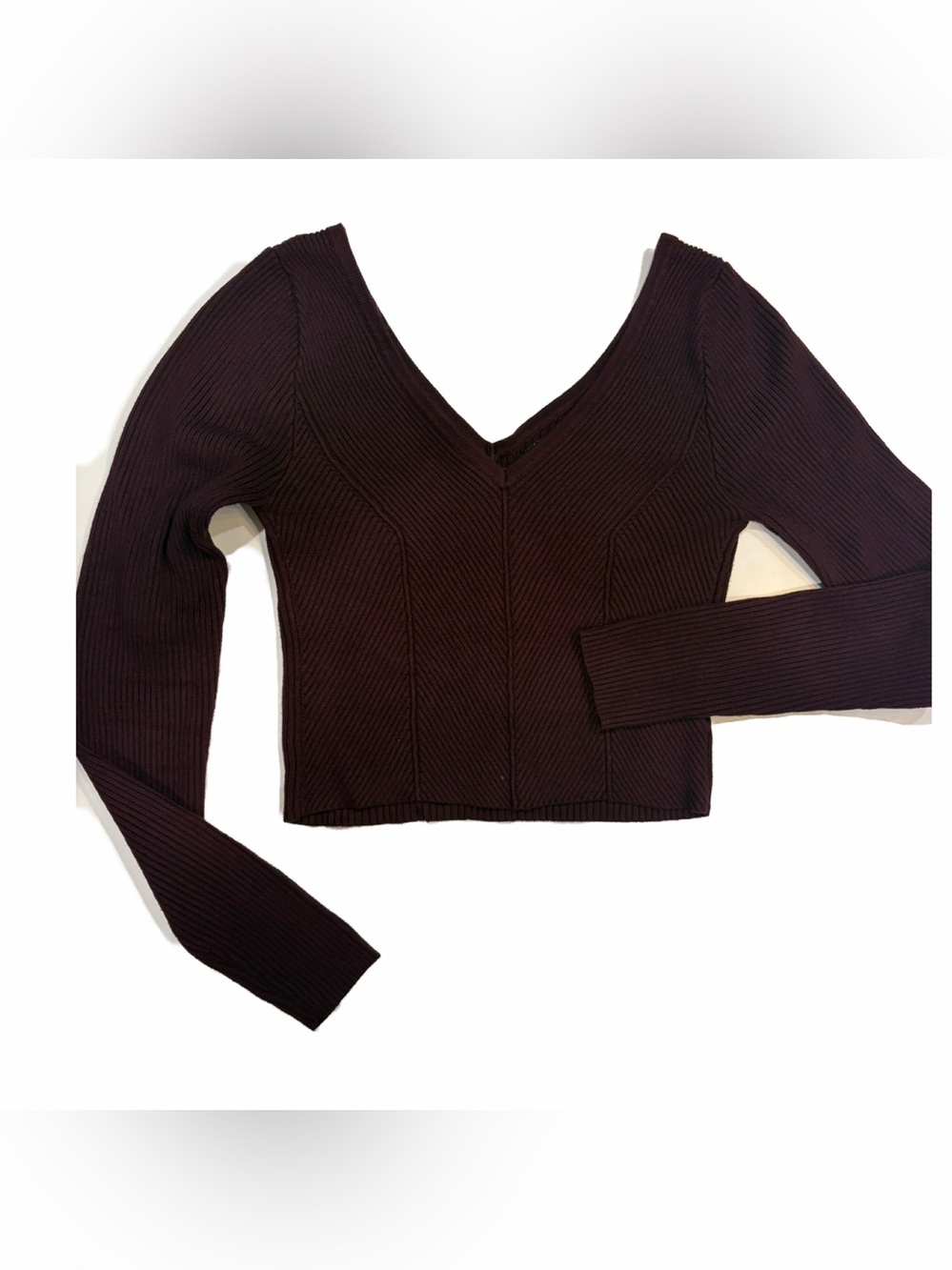 Ribbed V-Neck Cropped Sweater in Plum
